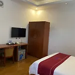 Luxury Airport Hotel - Convenient & Friendly