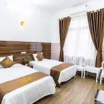 Phu Quy Hotel Near Dong Kinh Market