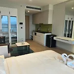 Comzy Ha Long Homestay