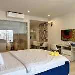 Two Connecting Studios With Ocean View At Center