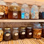 Maison Rose & Jardinier Eco Homestay