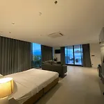 Jbay Beachfront Boutique Hotel