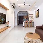 Home, Cosy&Luxury Apartment - 5Mins To Airport, Free Pool&Gym, Airport Pick Up Service