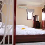 Full House Hotel