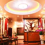 Full House Hotel