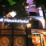 Full House Hotel