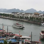 Golden Gem Tuan Chau Hotel