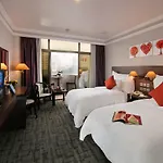 Khách sạn Bên Hồ