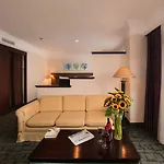 Khách sạn Bên Hồ