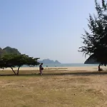 Tung Thu Beach Bungalow