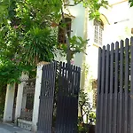 Moon House Tropical Garden - Valentine