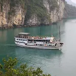 Garden Bay Premium Cruise
