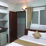 Gold Hotel