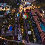 La Casa Resort