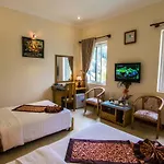 Huong Phong Ho Coc Beach Resort