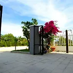 Summering Hotel