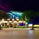 Bamboo Hotel & Apartments