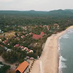 Huong Phong Ho Coc Beach Resort