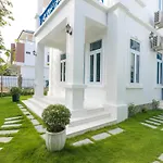 Christina\'S Nha Trang - Santorini Villa