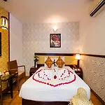 King Town Hotel