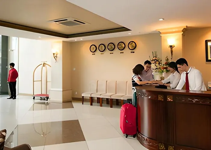 RedDoorz Premium White Lion Hotel