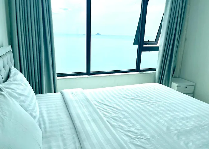 Hon Chong Oceanfront Luxury Apartment