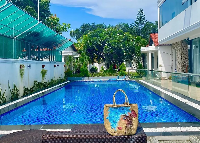 Dragon Bay Hotel