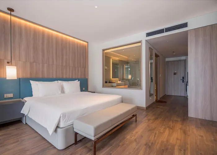 Fowlers\' House By Alacarte Residence Ha Long Bay