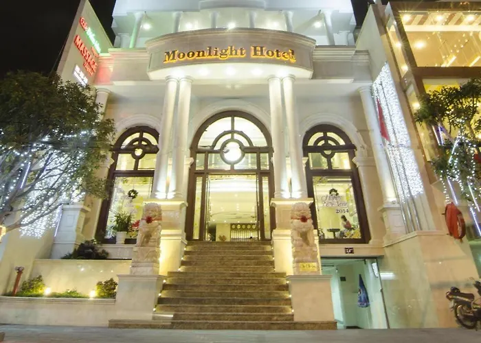 Moonlight Hotel Suites & Spa - City Center, High Floor, Great Location & Great City Views & Dragon Bridge Views