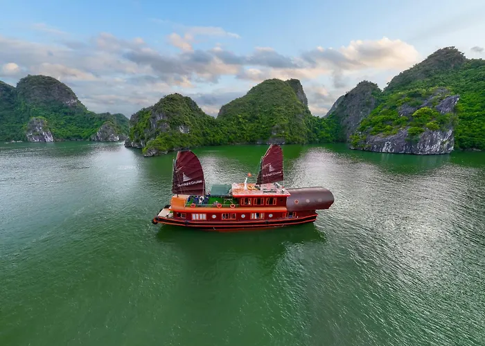 Sunlight Boutique Cruise - Cat Ba Island