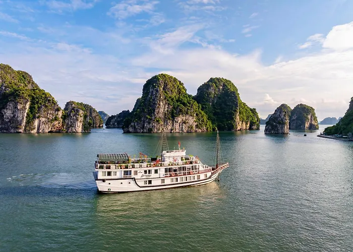 Renea Cruises Halong