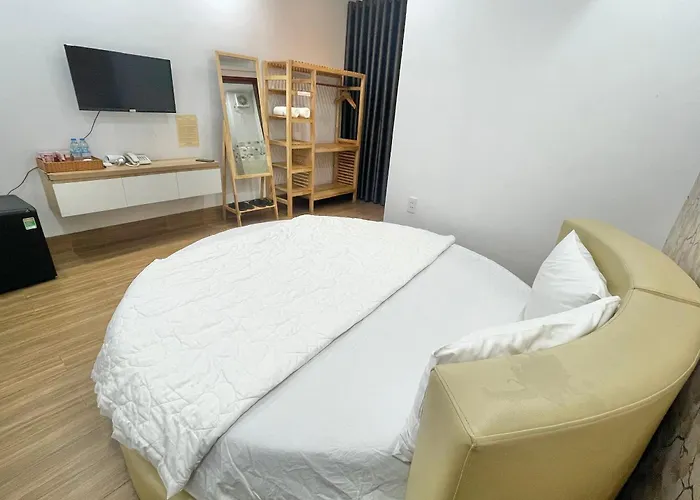 The Land Hotel & Apartment