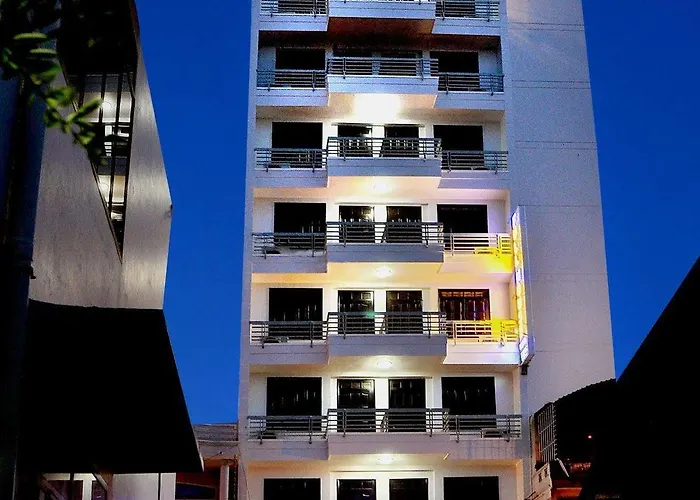 Full House Hotel