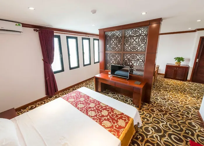 Hoang Trung Hotel - Co To