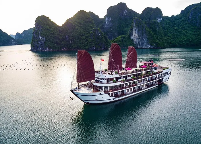 Du Thuyền Alisa Hạ Long