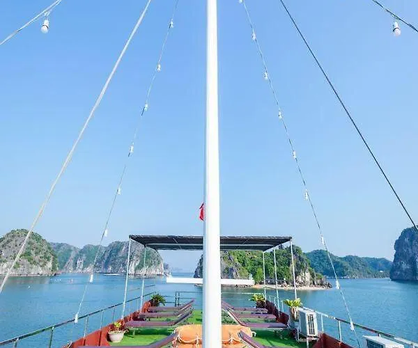 Cat Ba Bay Cruises