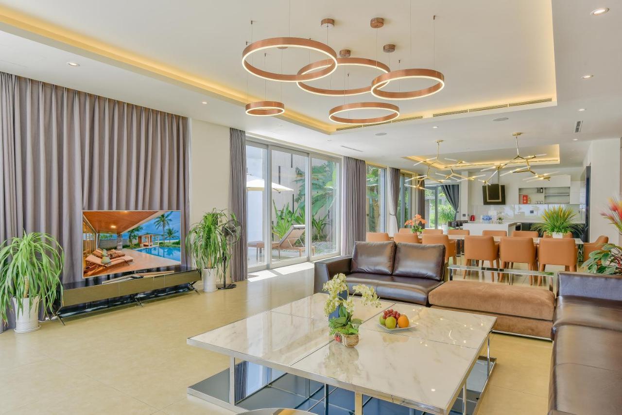 Villa 7 Bedrooms Beachfront Luxury