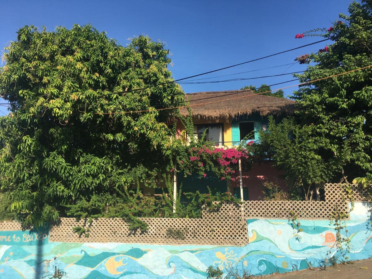Confetti House 2*