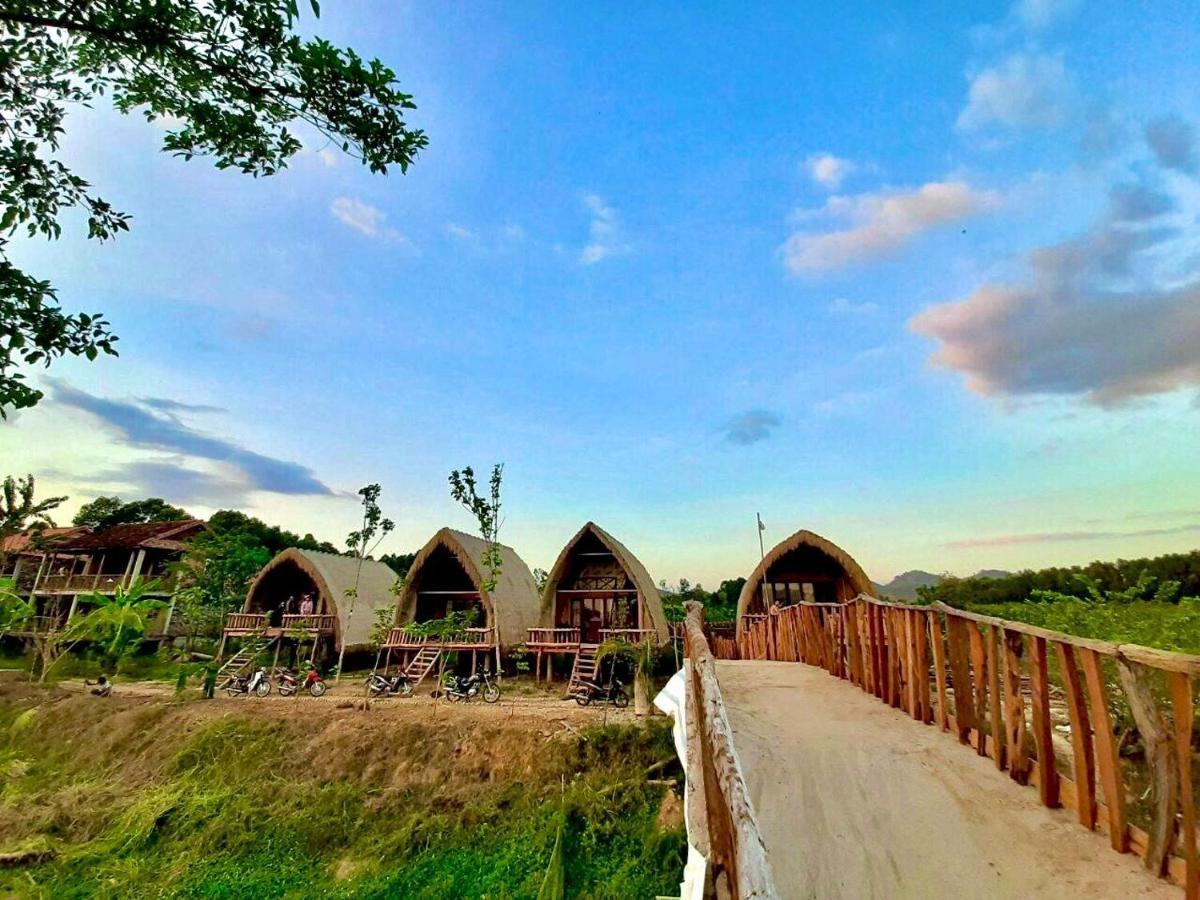 Rice Straw Lodge- Resort Quan Tom