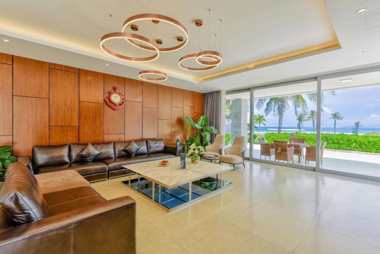 Villa 7 Bedrooms Beachfront Luxury Da Nang