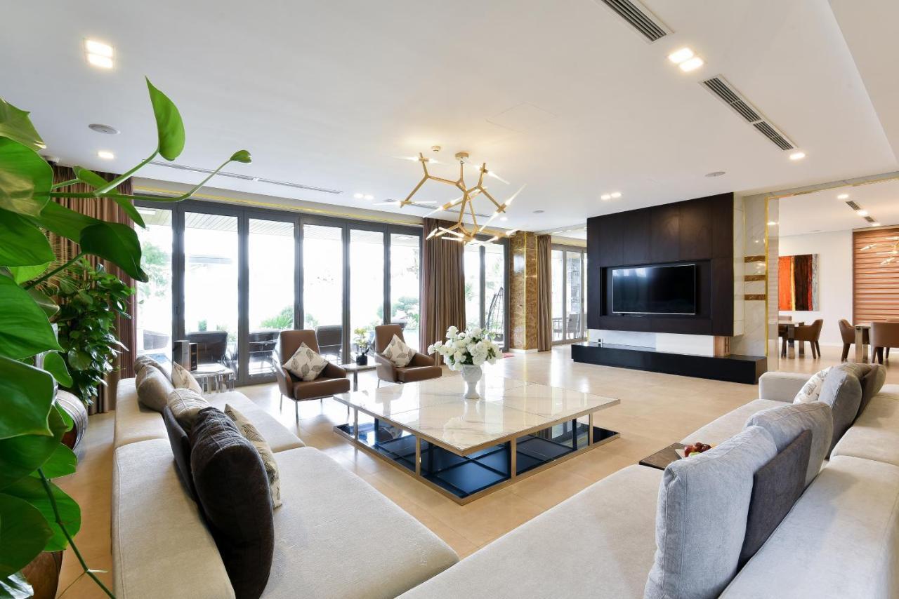 6 Bedrooms Luxury & Beachfront Da Nang