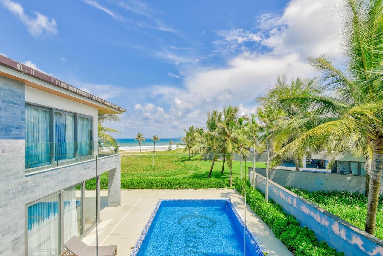 7 Bedrooms Beachfront Luxury Villa