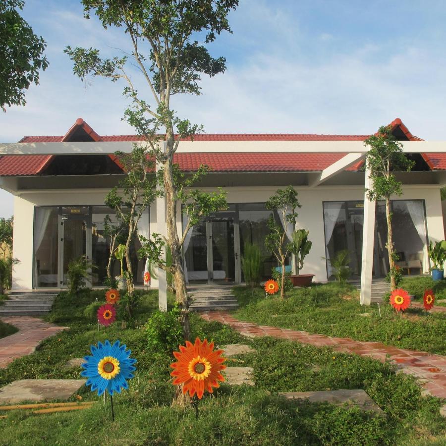 Rooster Mekong Garden & * Ben Tre