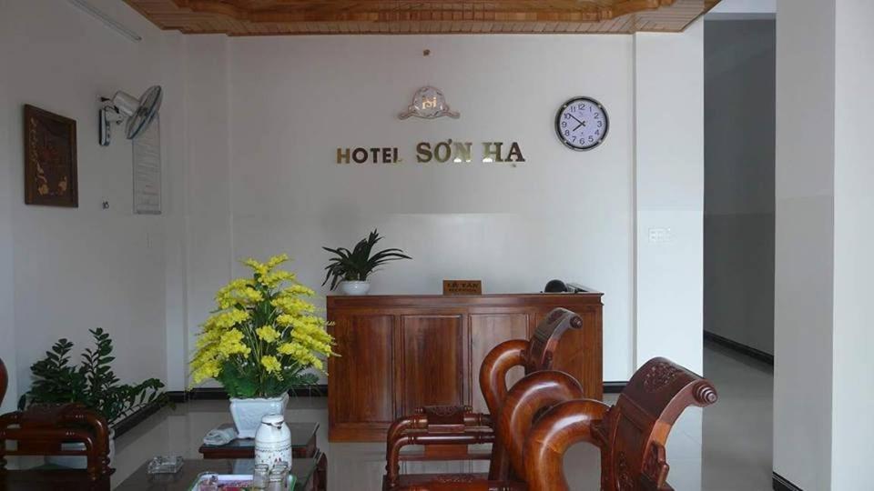 Hotel Khach San Son Ha