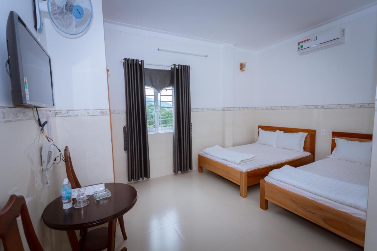 Hotel Khach San Son Ha *