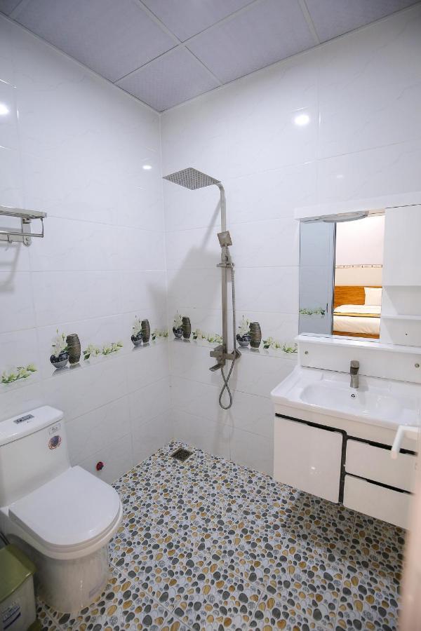 Huong Dao 2* Chi Khu Co Ong