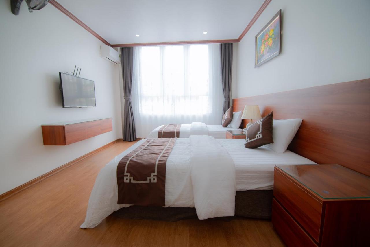 Luxury Hotel *