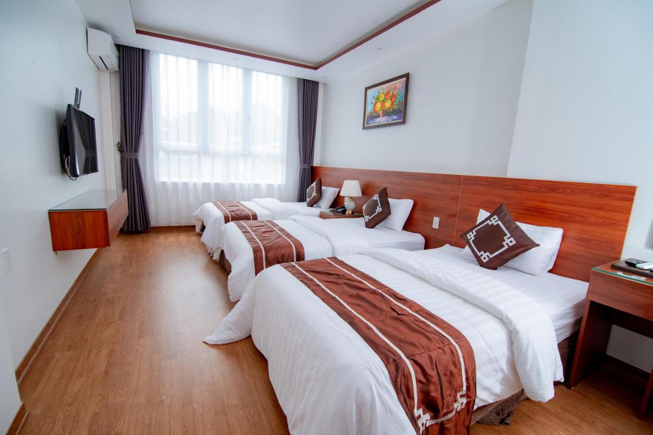 Luxury Hotel *