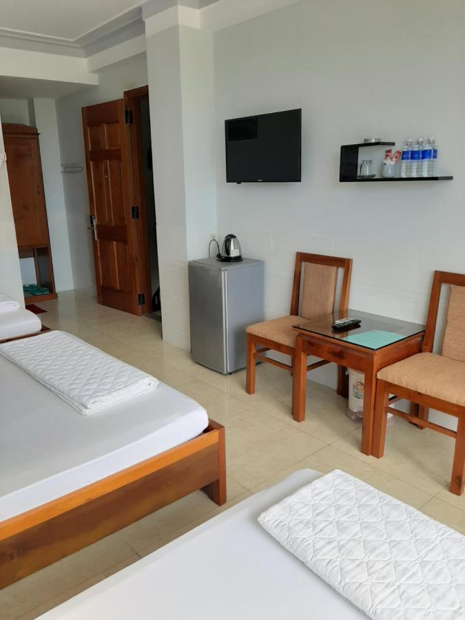 Anh Vy Hotel *