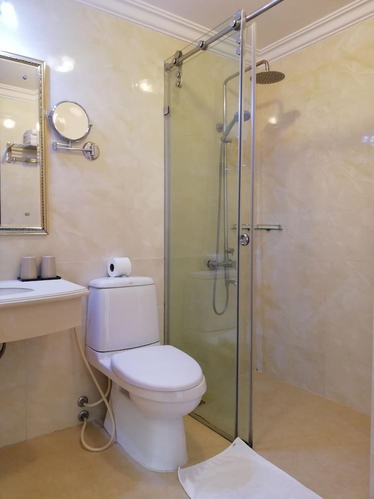 Phoenix Palace Khách sạn 3*